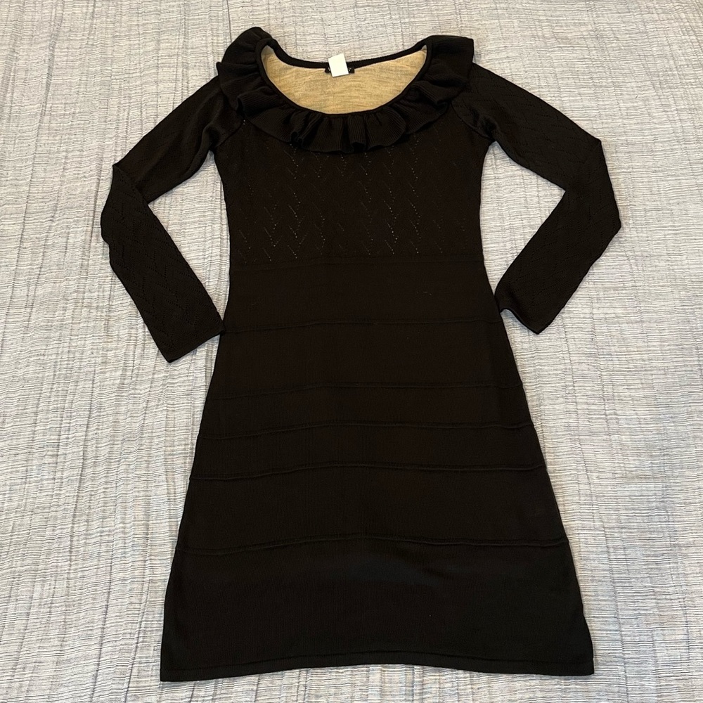 Knit dress with ruffle collar. XS
